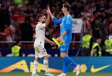 Courtois tri ân Carvajal: Trên sân là huyền thoại, ngoài sân là tấm gương