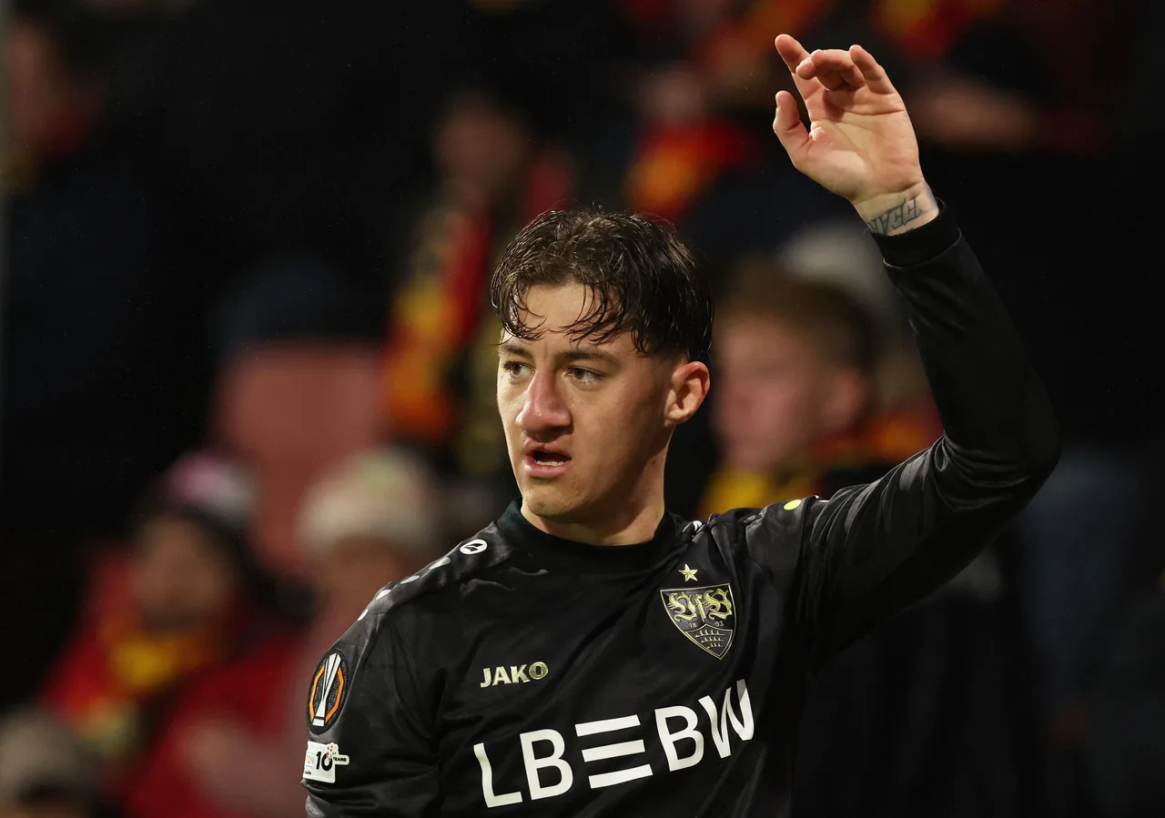 De Sky: Ba cầu thủ Ondave, Lewelling và Stiller được chọn vào đội tuyển Đức dự World Cup