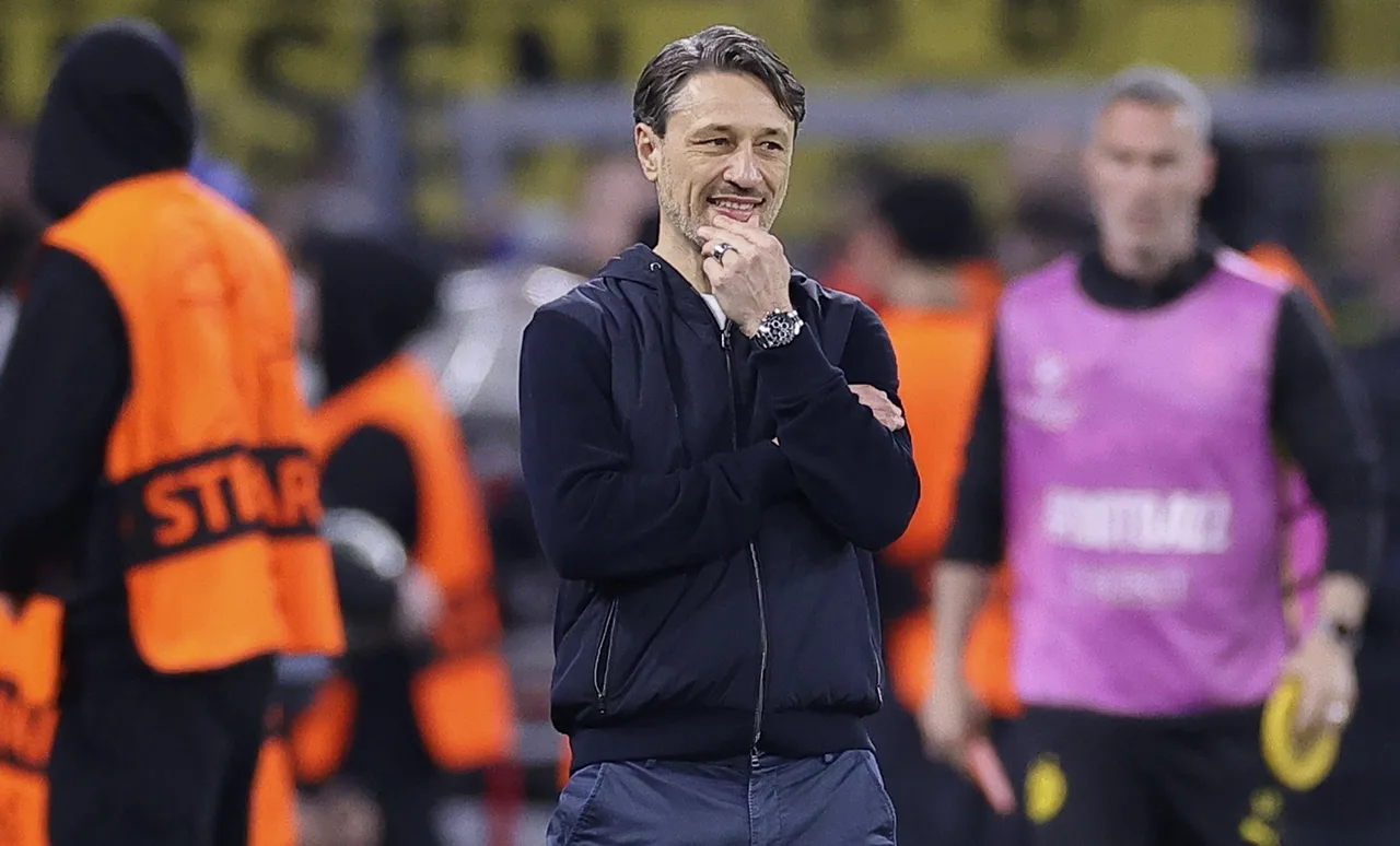 Tổng kết mùa giải Dortmund: Giành ngôi á quân giải VĐQG lần thứ 10 trong lịch sử đội bóng. Tất cả 17 trận sân nhà ở Bundesliga đều bán hết vé.