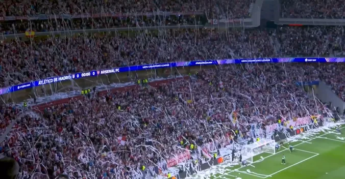 Marca: Fan Atletico Madrid và Sevilla ném cuộn giấy, ủy ban chống bạo lực đề xuất phạt mỗi người 20.000 euro