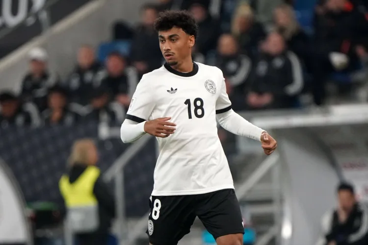 Phóng viên: Hậu vệ Nathaniel Brown của Frankfurt sẽ được chọn vào đội tuyển Đức dự World Cup