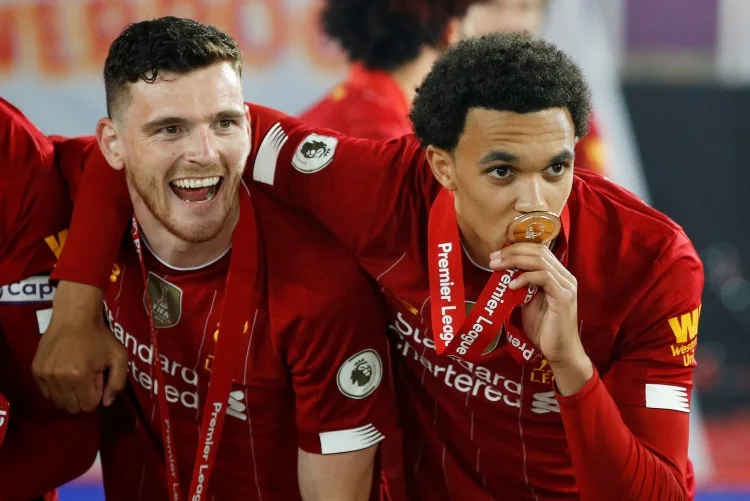 Trent Alexander-Arnold: Robertson bị đánh giá cực kỳ thấp và sẽ được nhớ đến như một huyền thoại của Liverpool