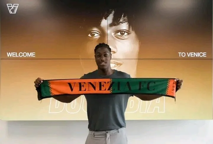 Truyền thông Bồ Đào Nha: Tiền vệ người Venice Isa Mbia sẽ gia nhập Sporting CP với tổng phí chuyển nhượng 23 triệu euro