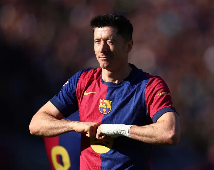 Để lại dấu ấn của riêng bạn! Video tweet chính thức của Barcelona về việc tướng bắt chước cách ăn mừng của Lewandowski