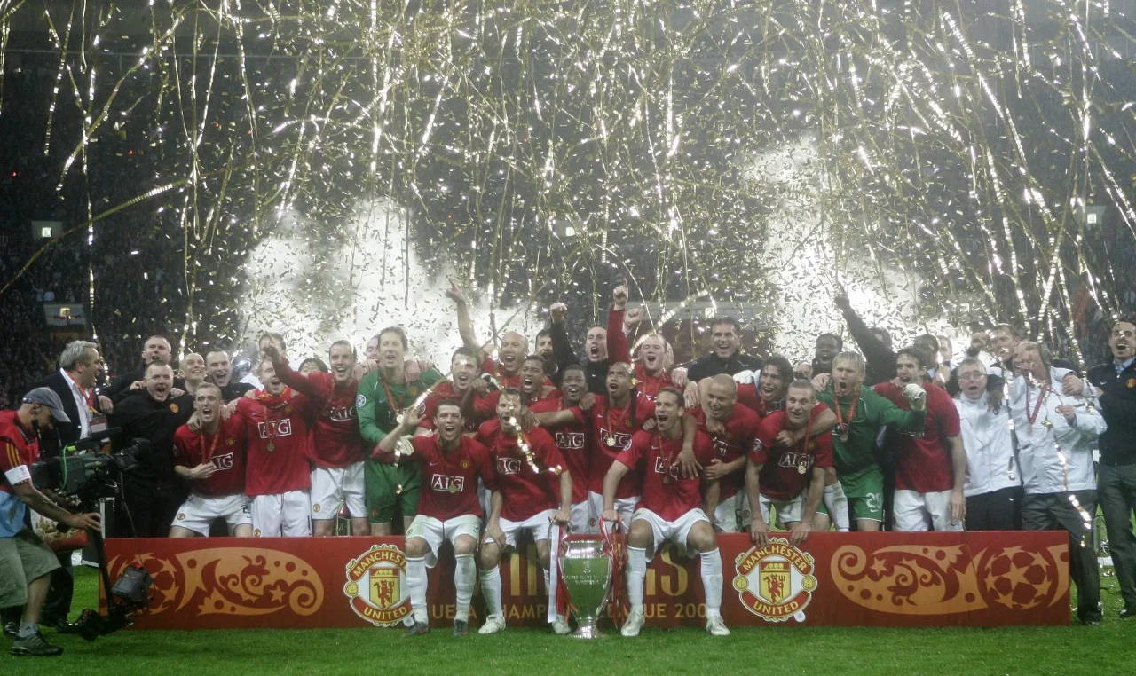 Ngày này 18 năm trước, Man United đã loại Chelsea trong loạt sút luân lưu và giành cúp Champions League.