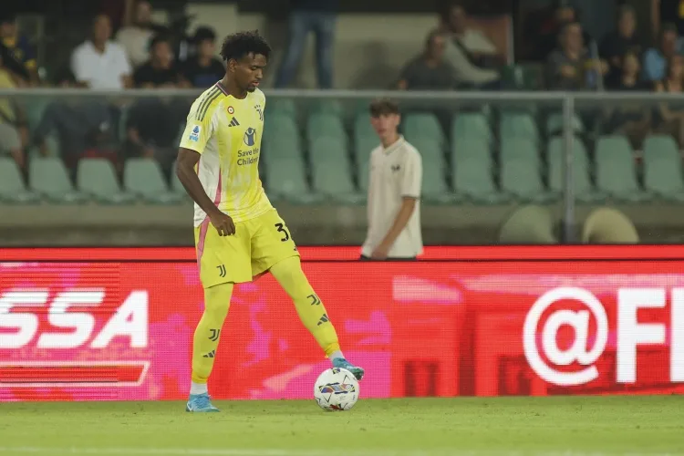 Phóng viên: Juventus sẽ đánh giá lời đề nghị dành cho Cabal, nhiều đội bóng đã hỏi thăm tình hình của anh