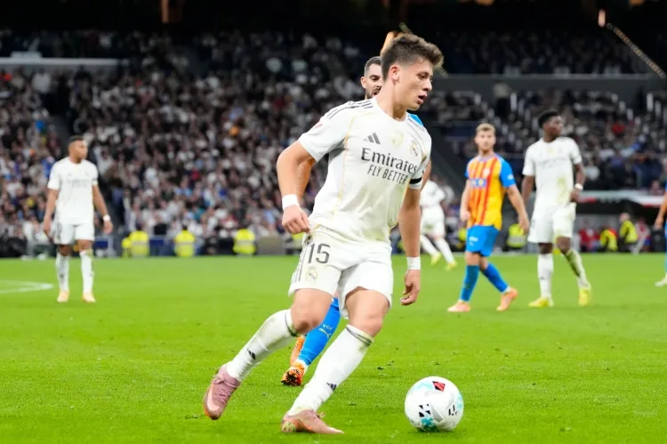 Marca: Guler đã tham gia một số buổi tập chung với Real Madrid, nhưng câu lạc bộ sẽ không để anh ấy mạo hiểm trở lại