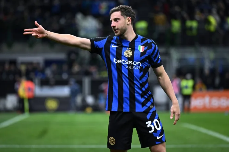 Phóng viên: Roma vẫn quan tâm tới hậu vệ Carlos Augusto của Inter