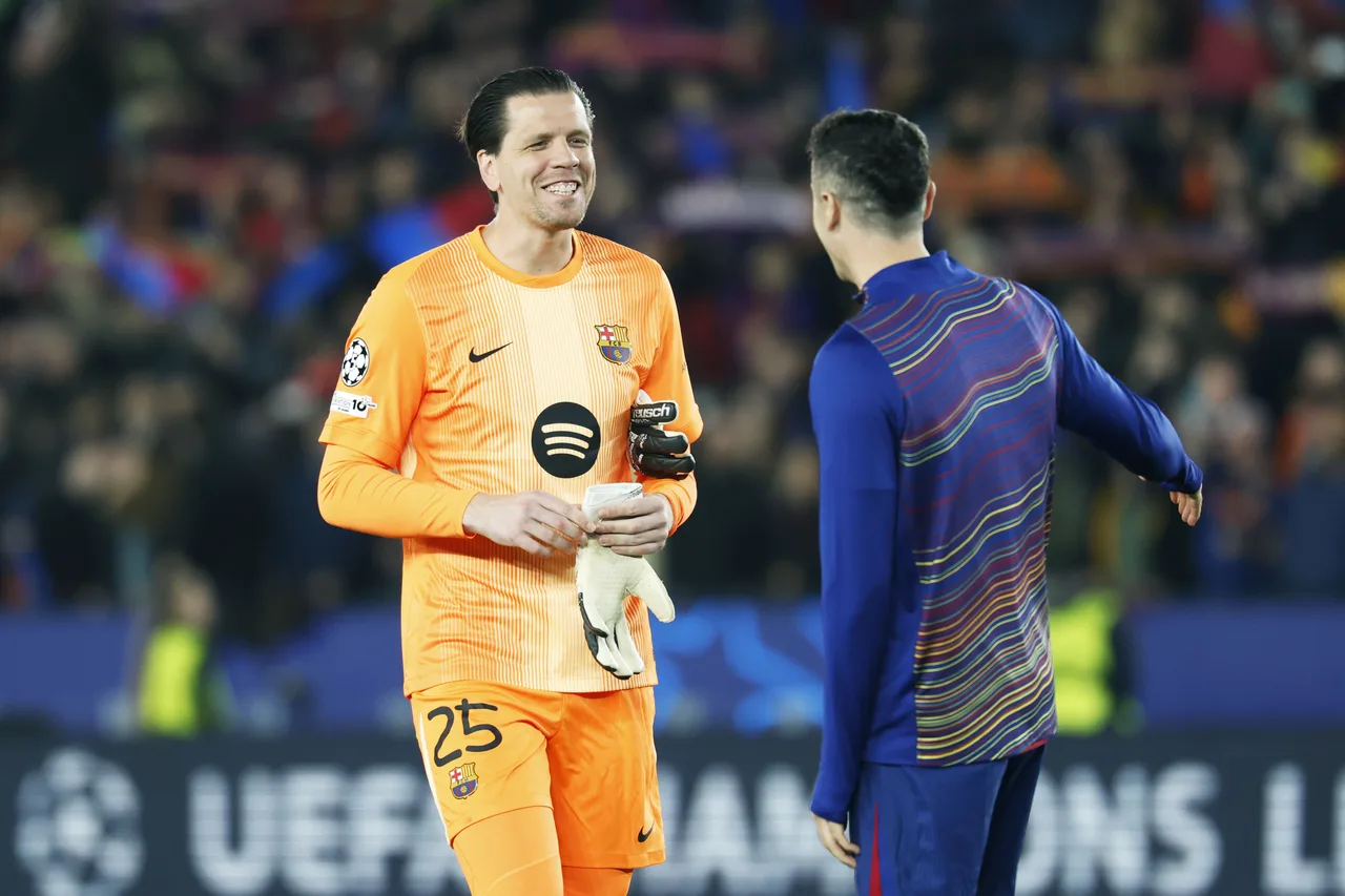 Mọi bài viết: Sau khi Lewandowski ra đi, vai trò của Szczesny trong phòng thay đồ Barcelona trở nên quan trọng hơn