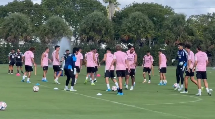 Phóng viên: Messi hôm nay tham gia buổi tập của Inter Miami như thường lệ để chuẩn bị cho trận gặp Philadelphia Union