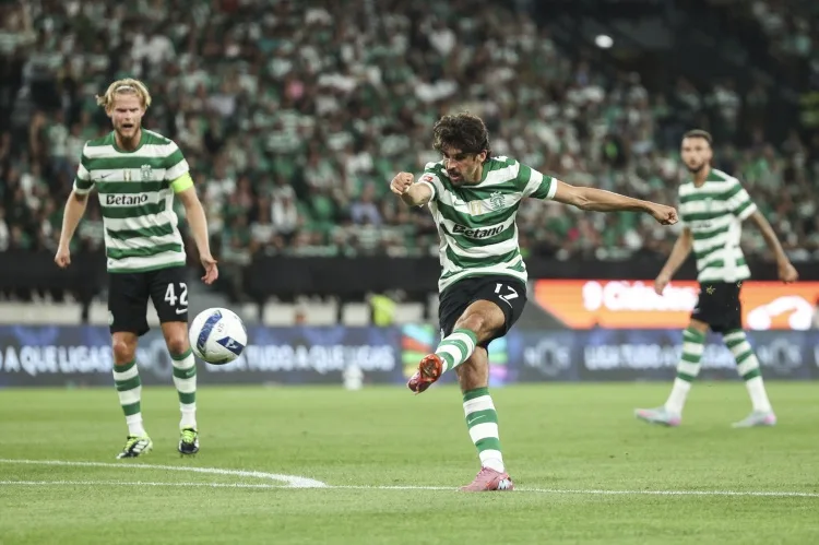 Truyền thông Bồ Đào Nha: Liverpool quan tâm tới cầu thủ chạy cánh Trincao của Sporting Bồ Đào Nha, điều khoản giải phóng cầu thủ này là 60 triệu euro