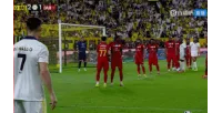 Chiến thắng đang ở trước mắt! Cristiano Ronaldo ghi bàn trực tiếp từ một quả đá phạt và ghi 972 bàn trong sự nghiệp, dẫn đầu trong chiến thắng 3-1