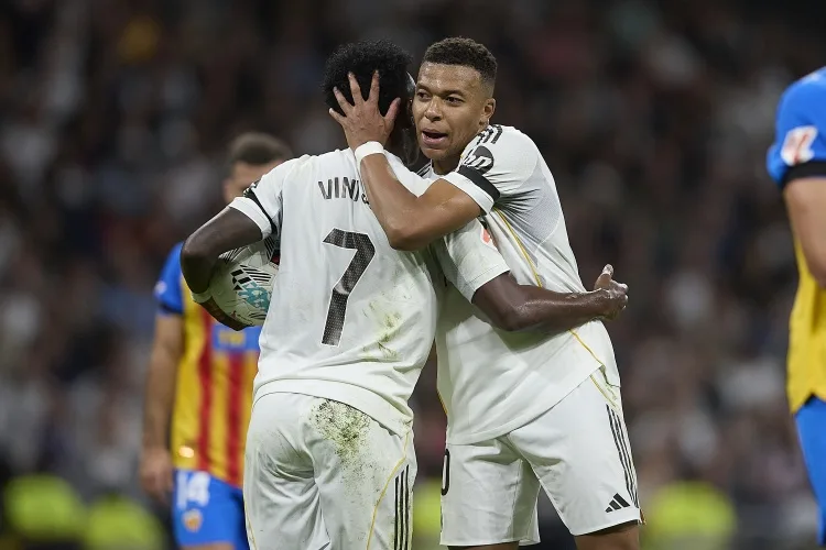 Truyền thông phương Tây: Real Madrid hy vọng làm sáng tỏ hiểu lầm giữa Mpbapp và Vinicius, người sau không để lộ bí mật