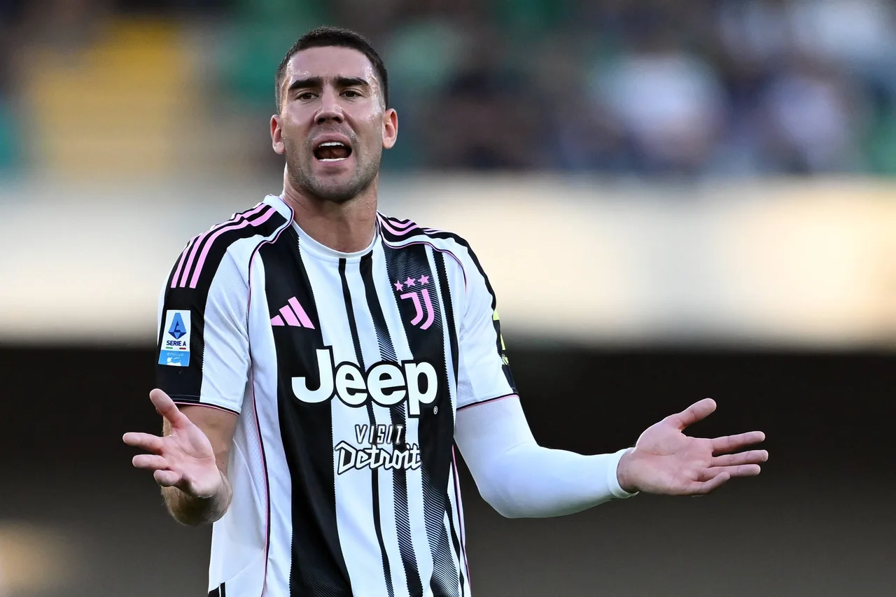 Phóng viên: AC Milan đang xem xét Vlahovic và những người khác để ký hợp đồng tiền đạo, đồng thời cũng đang đẩy nhanh việc giới thiệu Goretzka.
