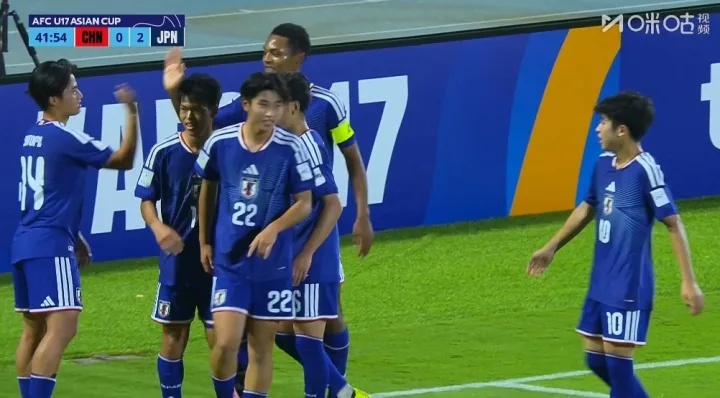 Đội tuyển bóng đá nam U17 lại để thủng lưới thêm một bàn nữa. Pan Chaowei đã bị chặn lại. Saito Sho vượt qua Qin Ziniu và sút trúng đích thành công.