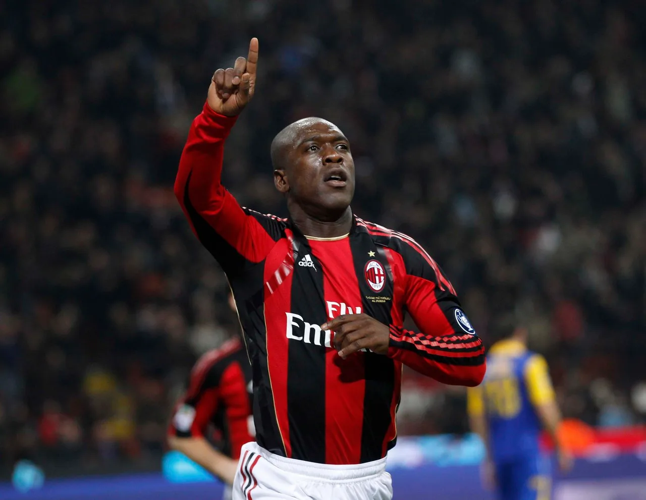 Schilla: Câu lạc bộ Serie D Sanremo có ý định thuê Seedorf làm tổng giám đốc và đã bắt đầu đàm phán
