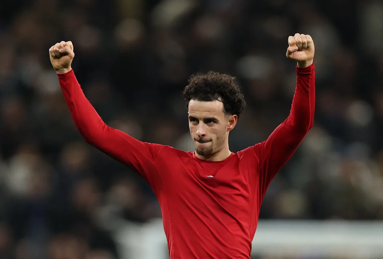 CaughtOffside: Inter, Villa và Tottenham để mắt tới Jones, Liverpool muốn 4000 triệu euro