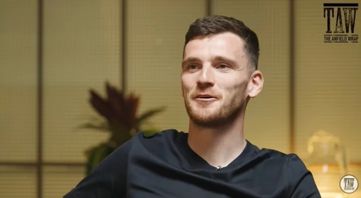 Robertson: Ở tuổi 18, anh ấy đang ở Giải hạng hai Scotland với mức lương hàng tuần chỉ là bảng 18 và phải trả bảng 10 để đổ xăng cho xe của mình.