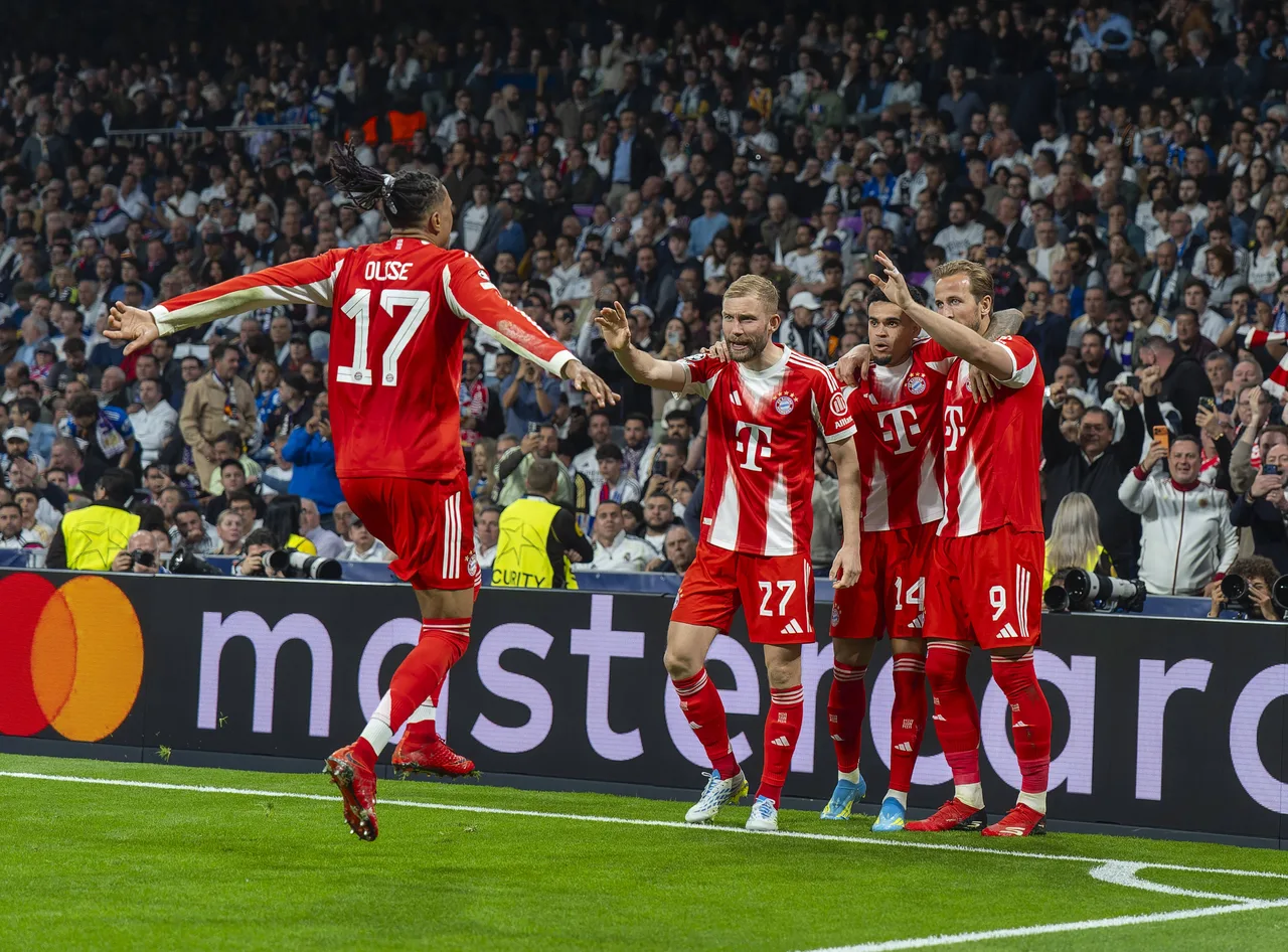 Đối với 2 trong lịch sử đội bóng, Bayern đã ghi bàn trong mọi trận đấu trên mọi đấu trường chỉ trong một mùa giải. Lần gần đây nhất là mùa 20-21.