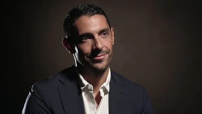 Phóng viên: Dù Sevilla và Nice quan tâm nhưng giám đốc tuyển trạch Moncada của Milan muốn gia hạn hợp đồng