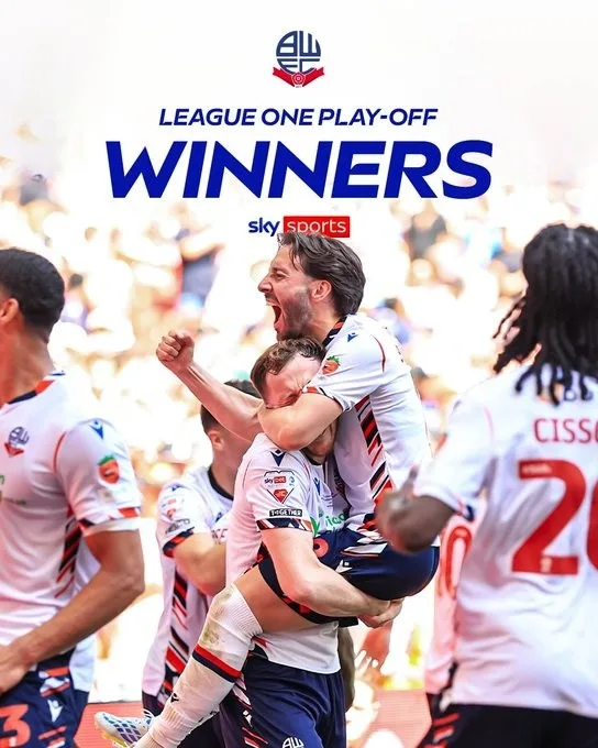 Chúc mừng! Bolton Wanderers đã đánh bại Stockport trong trận chung kết 4-1 của League One và trở lại Championship sau 7 nhiều năm!