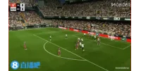 Gần hơn một chút nữa thôi! Cuối hiệp một, Lewandowski, người đang phải đối mặt với trận đấu cuối cùng trong sự nghiệp ở Barcelona, ​​đã đánh đầu chệch cột dọc.