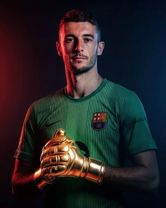 Quan chức Barcelona đăng poster chúc mừng Juan Garcia: Mùa giải ra mắt như mơ và đoạt giải Găng tay vàng