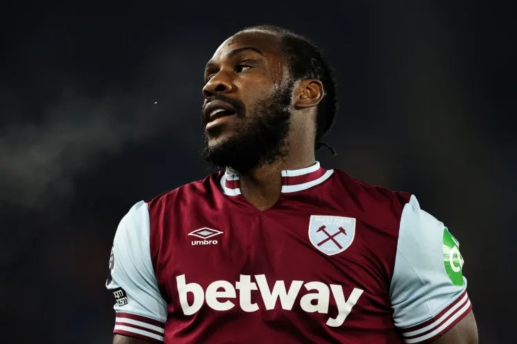 Cựu tiền đạo West Ham Antonio: Tôi chán nản sau khi hôn nhân tan vỡ và không muốn đi dự tiệc