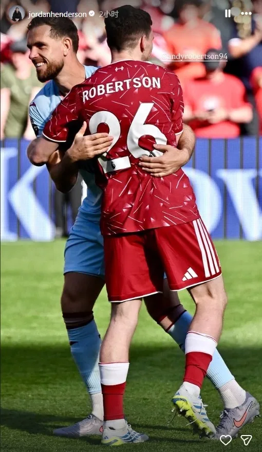 Henderson đăng nhiều bức ảnh lên mạng xã hội để tưởng nhớ Salah và Robertson đã rời Hồng quân cuối mùa giải.