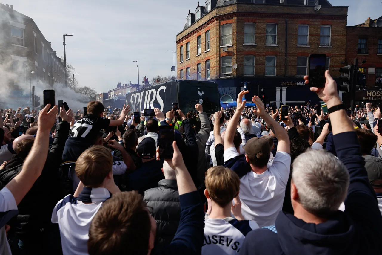 Giám đốc điều hành Tottenham gửi thư cho người hâm mộ: Đội bóng sẽ trở lại nơi mình thuộc về