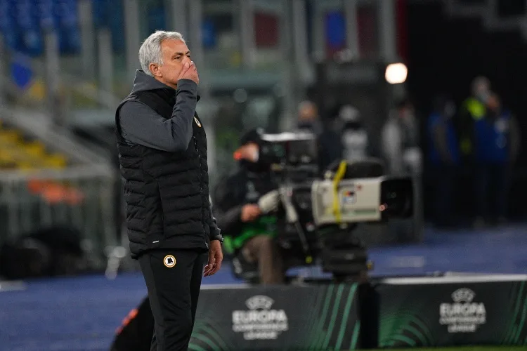 Hàng ngày: Real Madrid ban đầu dự định công bố việc ký hợp đồng với Mourinho trong tuần này, nhưng thông báo chính thức đã bị trì hoãn do cuộc bầu cử chủ tịch.