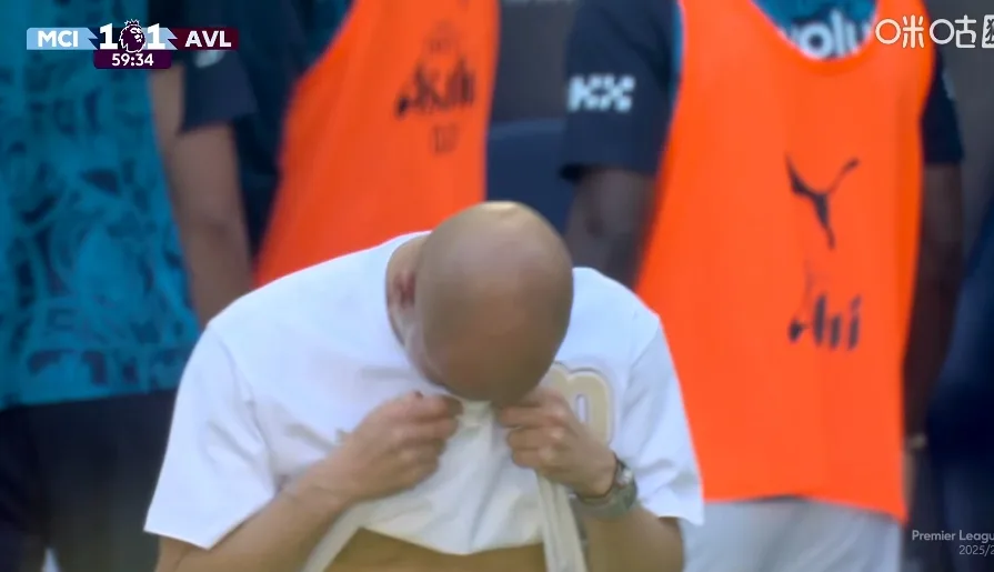Thật khó để yêu chính mình! Anh bị thay ra ở trận chia tay ở ghế B+ và Guardiola rơi nước mắt, hai đội xếp hàng tri ân ghế B
