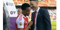 Tôi không thể hạnh phúc được! Timber bị nghi vào chung kết Champions League và tỏ ra nghiệt ngã khi nhận huy chương Ngoại hạng Anh
