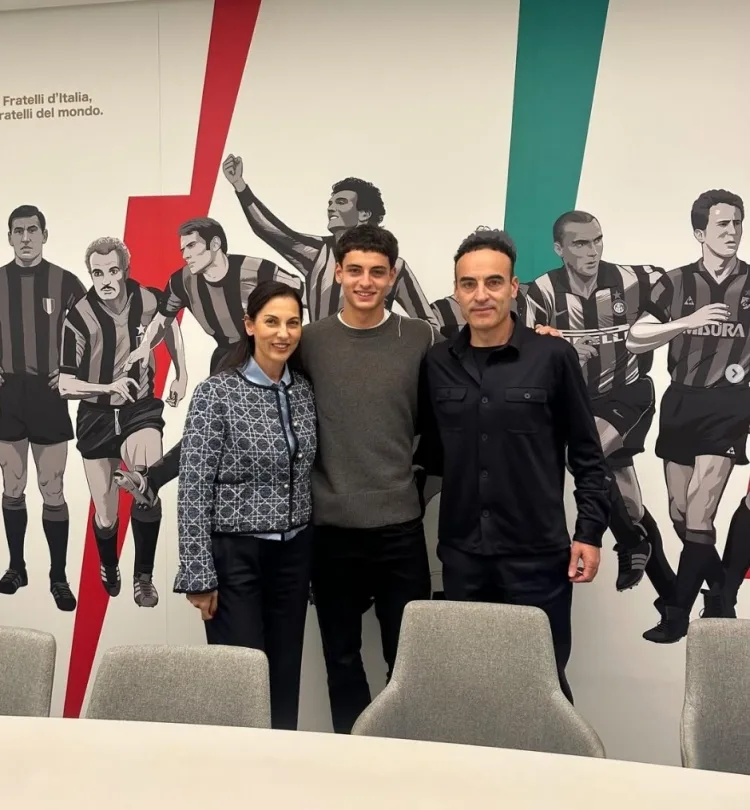 Mi Sports: Thủ môn đội trẻ Inter Milan va chạm với trọng tài vì không hài lòng với quả phạt đền, bị phạt nặng và treo giò 8 trận.