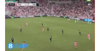 Hãy mơ về những ngày đó! Suarez dùng ngực cản bóng rồi xoay người tung cú vô lê vào khung thành! Miami tạm thời2-2-3 (2) (3)