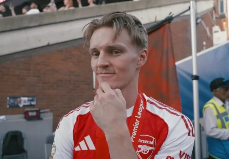Odegaard nói về chức vô địch Premier League: Tự tay nâng cúp này là khoảnh khắc tôi mơ ước cả đời
