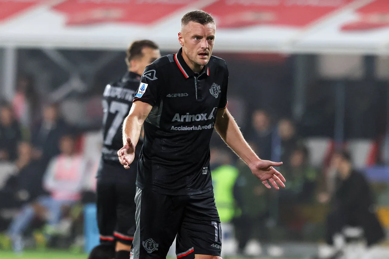 Vardy 39 tuổi đã ghi 2 bàn và ghi 1 điểm trong 3 vòng đấu vừa qua. Cremonese vẫn chưa thể thoát khỏi số phận trụ hạng