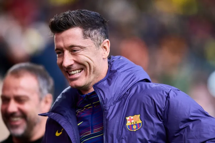 Ferdinand: Man United có thể xem xét Lewandowski nếu muốn ký hợp đồng với một tiền đạo. Anh ấy có thể dạy Sheshko nhiều điều