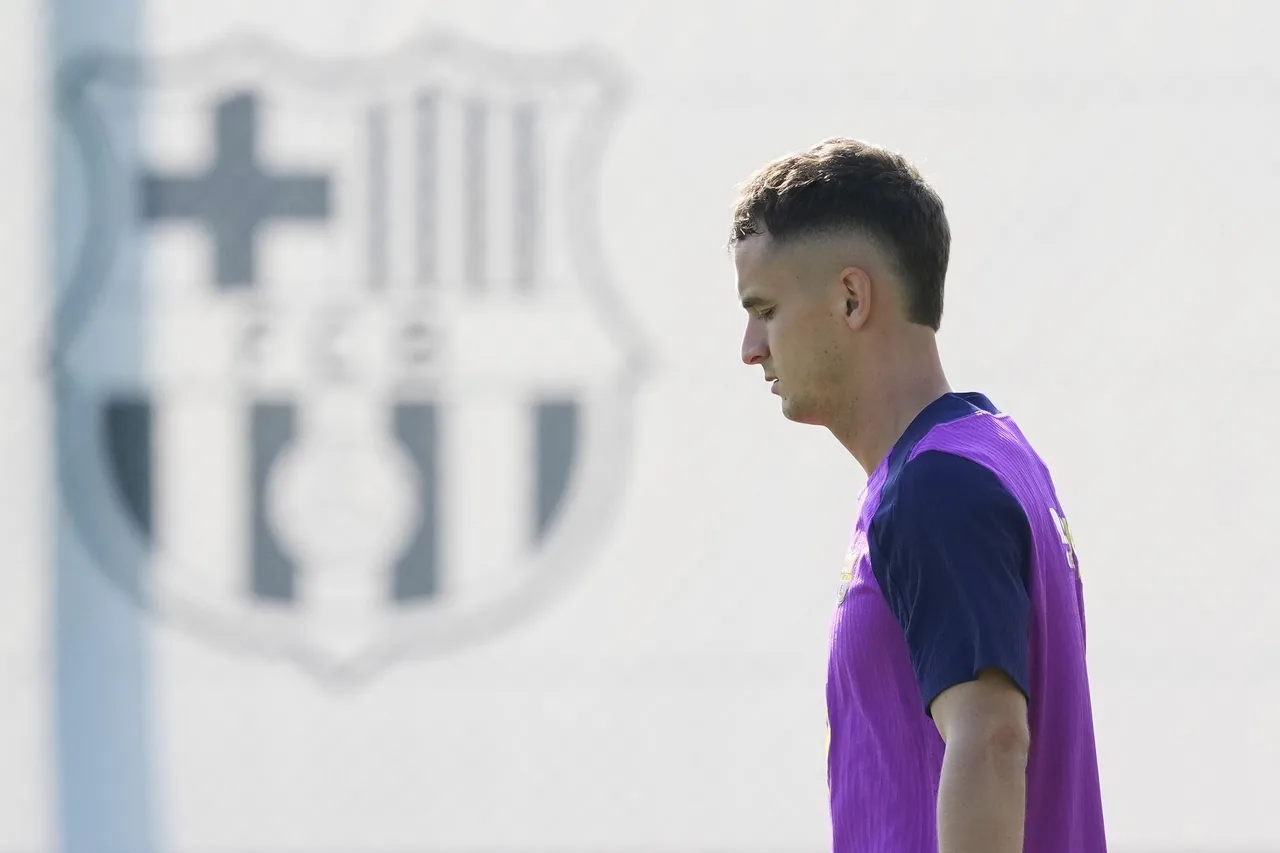 Hàng ngày: Atletico Madrid tiếp tục quan tâm đến Casado, cầu thủ vẫn đặt Barcelona lên hàng đầu