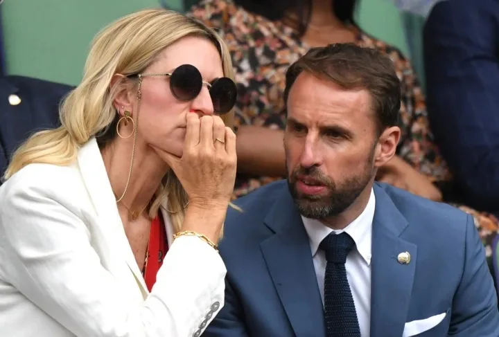 The Sun giới thiệu về vợ của Southgate: Nanmen chủ động theo đuổi cô sau khi cô chia tay bạn trai cũ những năm đầu.