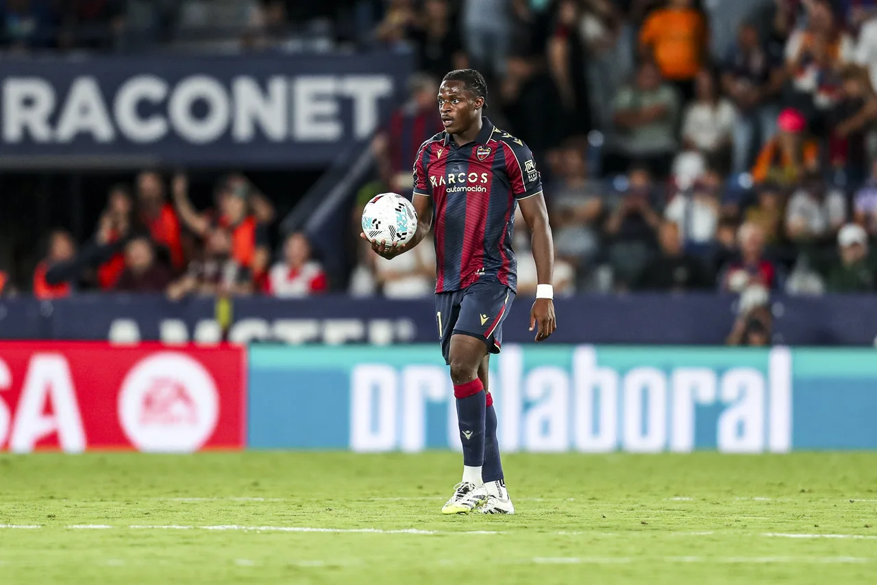 Thể thao thế giới: Tiền đạo Ayon của Levante từ chối lời đề nghị của CSKA, anh mơ tới Barcelona kế nhiệm Lewandowski