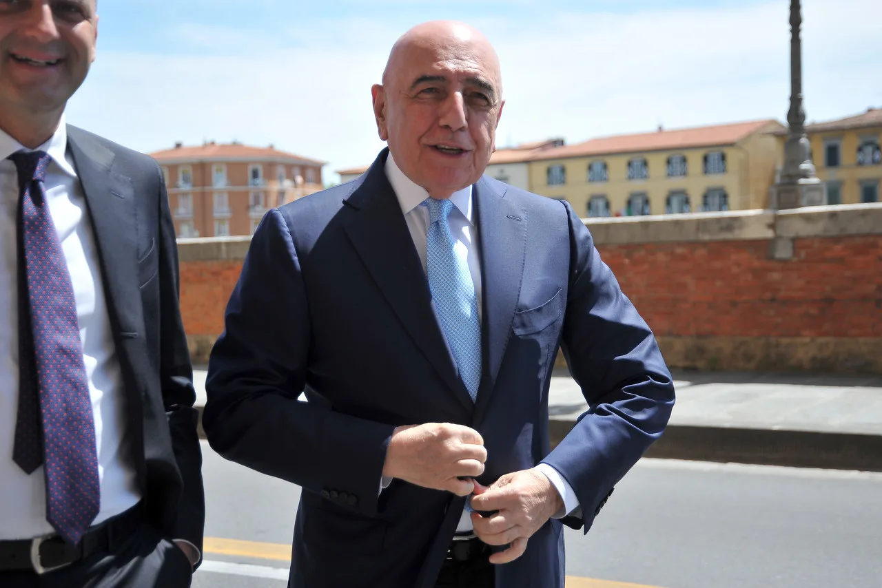 Romano: Galliani muốn trở lại AC Milan, Leao có thể rời đội hè này