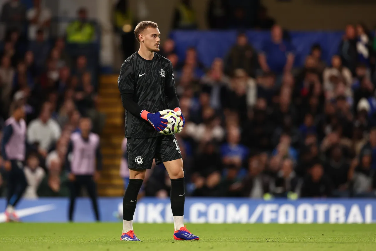 BBC: Thủ môn Joensen của Chelsea muốn rời đội để tìm cơ hội thi đấu nhưng CLB lại cởi mở