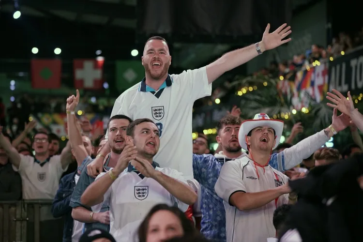 The Sun: Giá vé World Cup giảm đáng kể, người hâm mộ tuyển Anh tạm thời lên kế hoạch đi xem World Cup