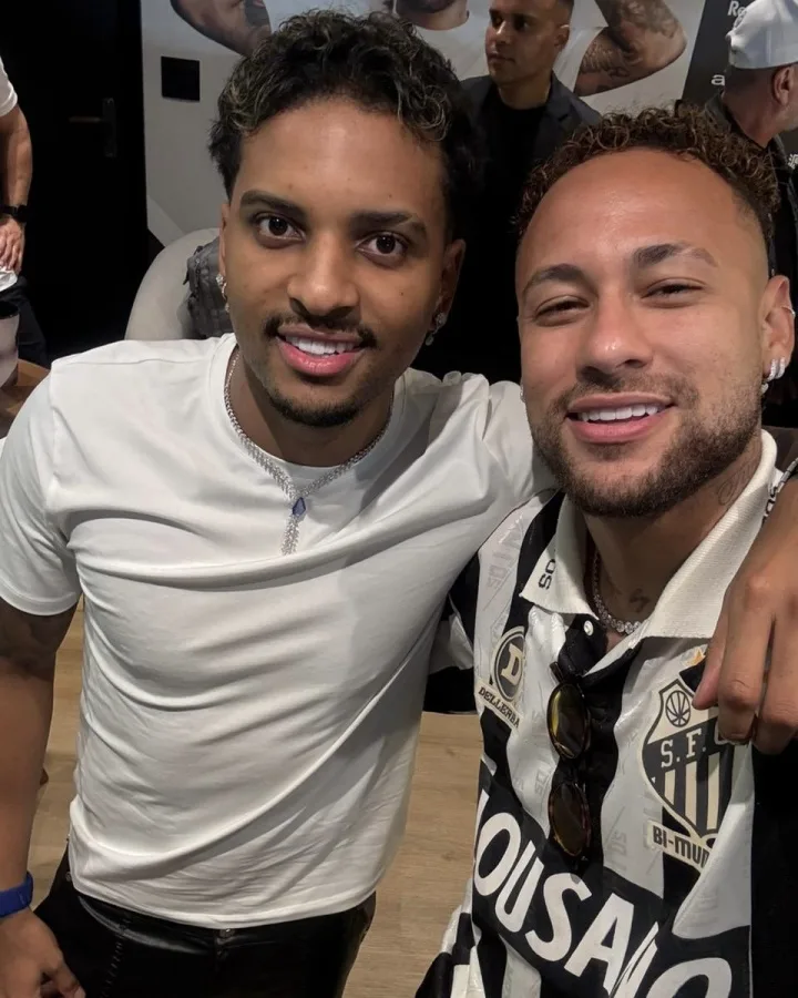 Hai số 10 của Brazil! Rodrygo và Neymar xem trực tiếp trận đấu Cúp Nam Mỹ của Santos