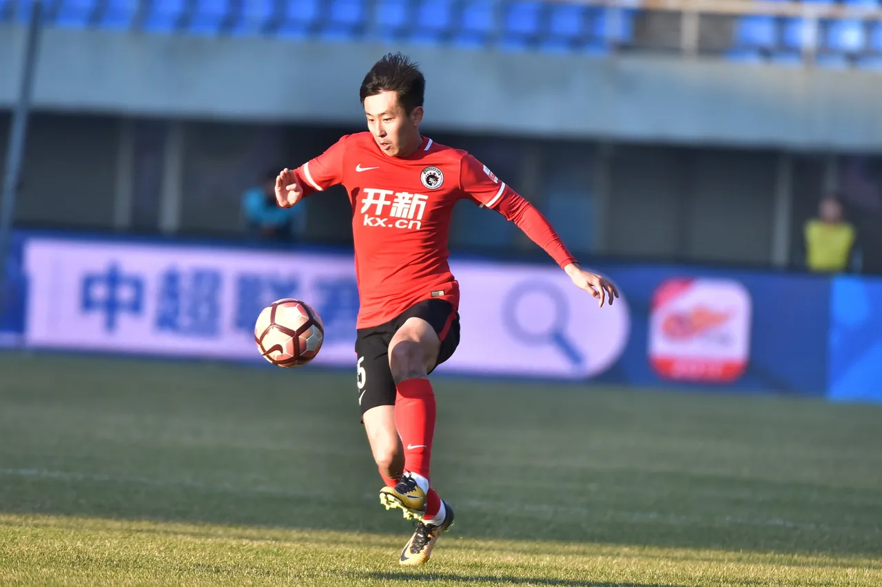 Cầu thủ bị cấm thi đấu Song Chen: Tôi chưa bao giờ chơi dàn xếp tỷ số. Sai lầm duy nhất của tôi là nhận 50. 000 nhân dân tệ này