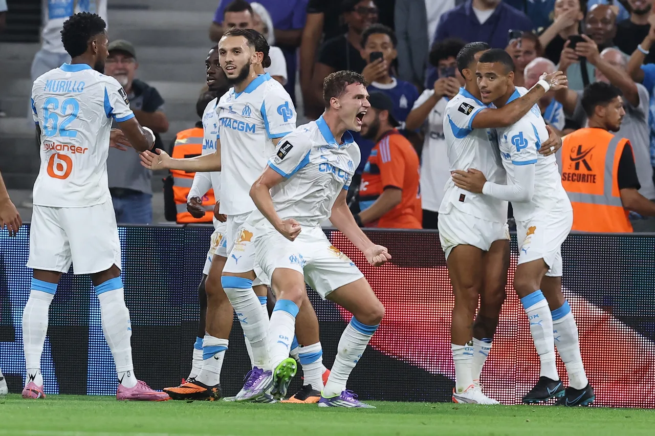 Bạn không tự trách mình vì đã chải nó sao? Marseille rơi vào nội tâm điên cuồng nghi ngờ, nhưng cuối cùng lại phát hiện không có nốt ruồi.