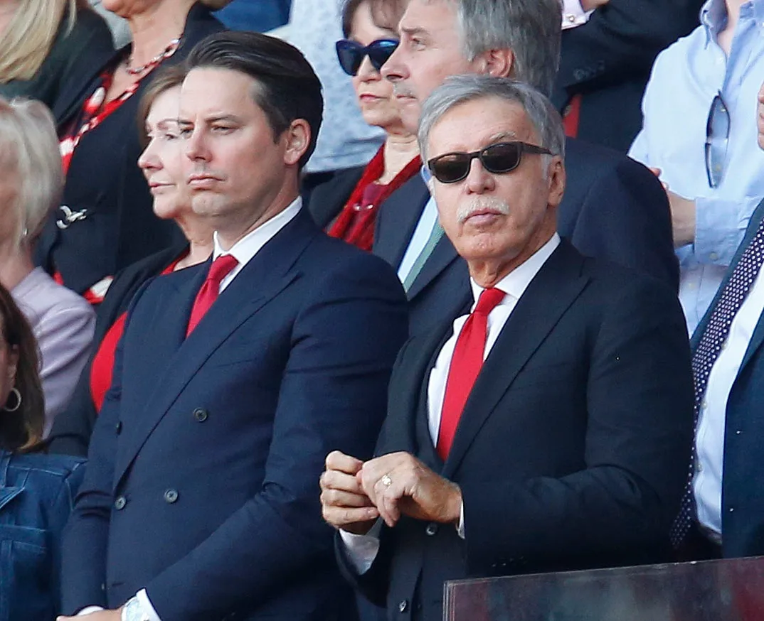 L'Equipe: Chủ tịch Paris Nasser có mối quan hệ cá nhân thân thiết với chủ sở hữu Pháo thủ Kroenke và cả hai đã nhiều lần hợp tác