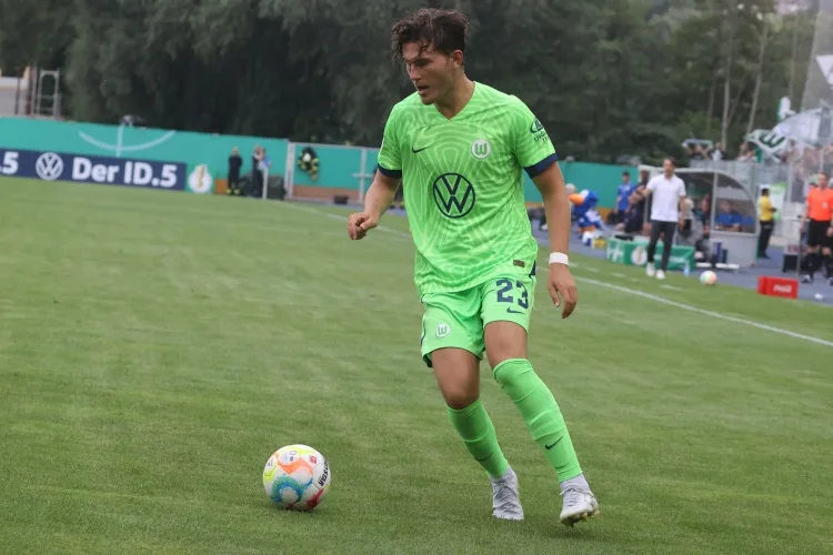 Wolfsburg chính thức thông báo đợt ra đi đầu tiên: 4 hết hạn thuê, Wende và Paredes rời đội