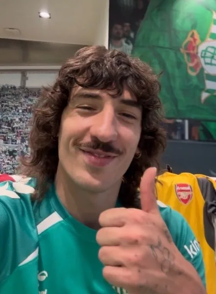 Bellerin nhắn fan Arsenal: Mừng vì CLB cuối cùng đã vô địch Ngoại hạng Anh, chúc may mắn ở chung kết Cúp C1